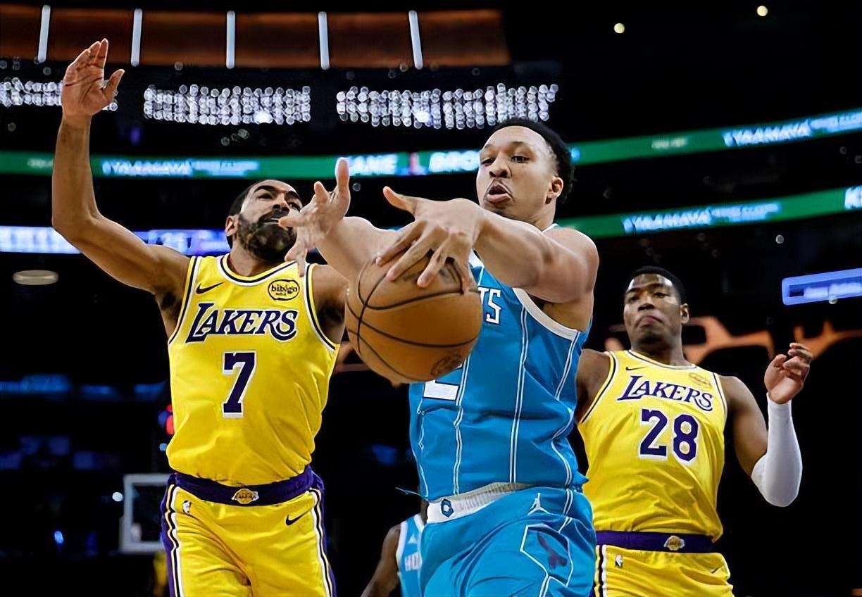 专家分析-打了半天最高数据是犯规，湖人替补后场连底薪球员的水平都达不到