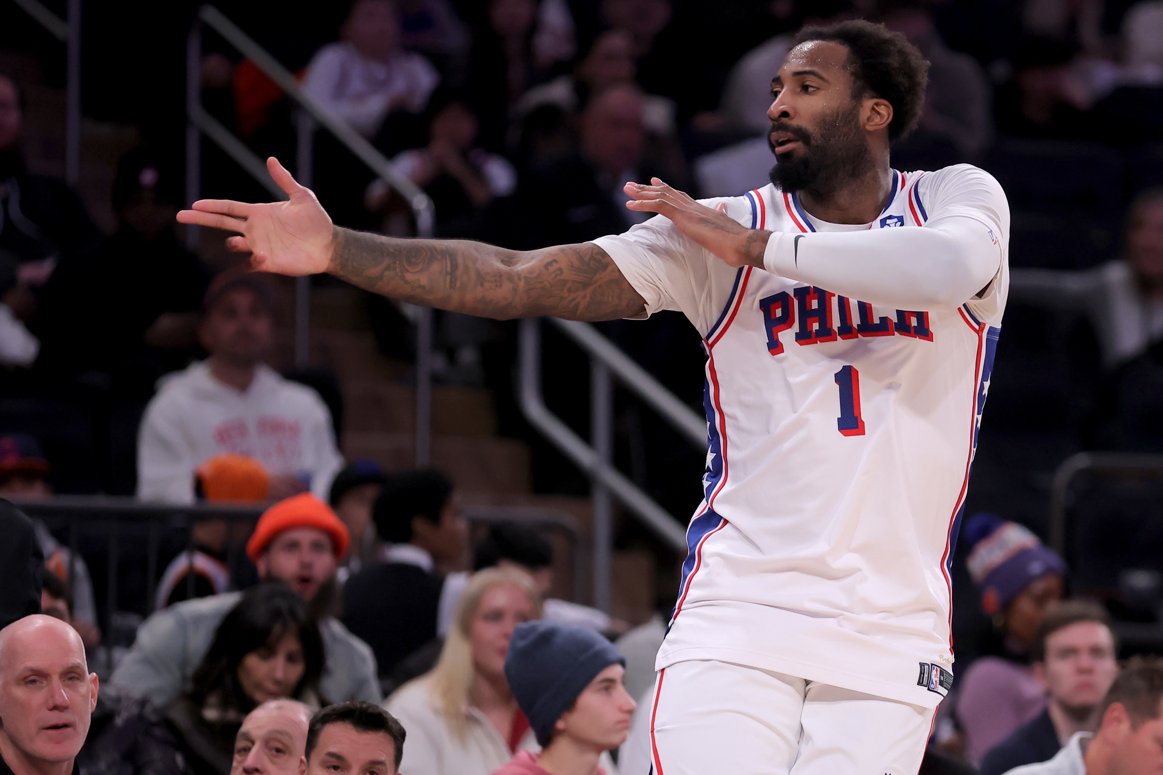 加拿大28预测-翻江倒海！德拉蒙德1抢3拼下前场篮板补篮得手 转身比出Too small